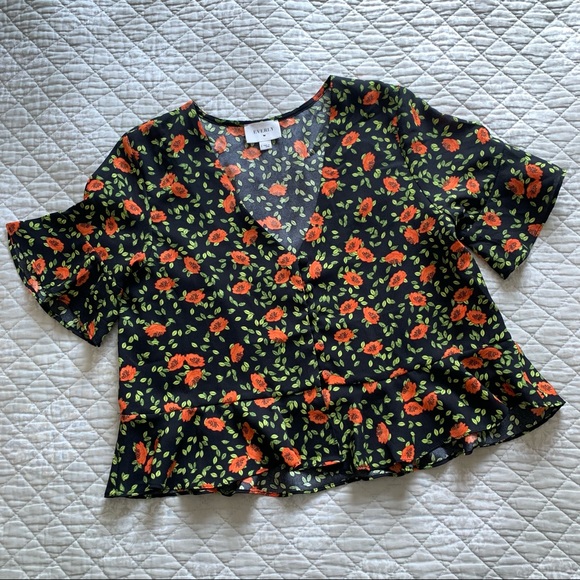 Everly Floral Button down Blouse cropped - Picture 8 of 10